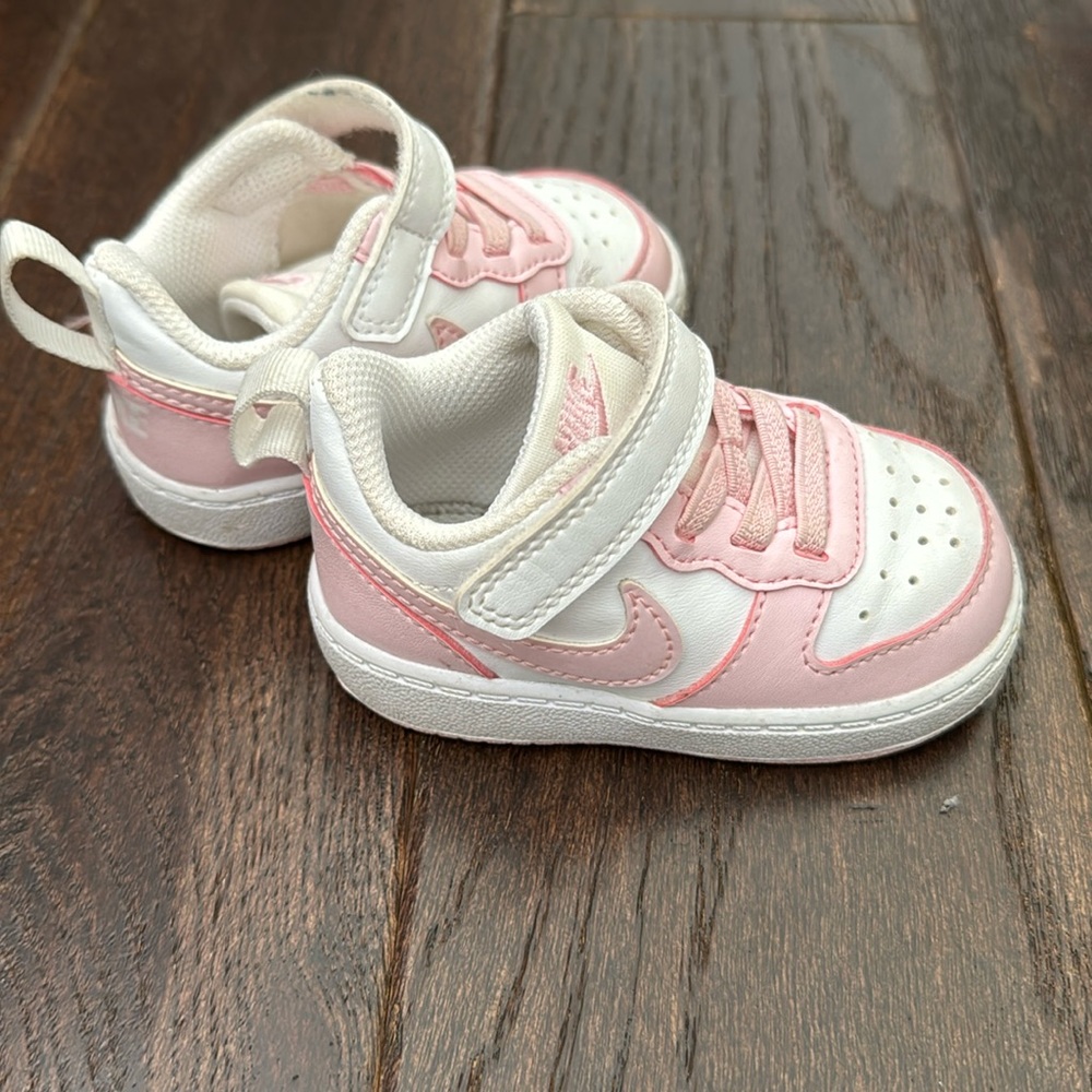 Nike baby sneakers light pink
